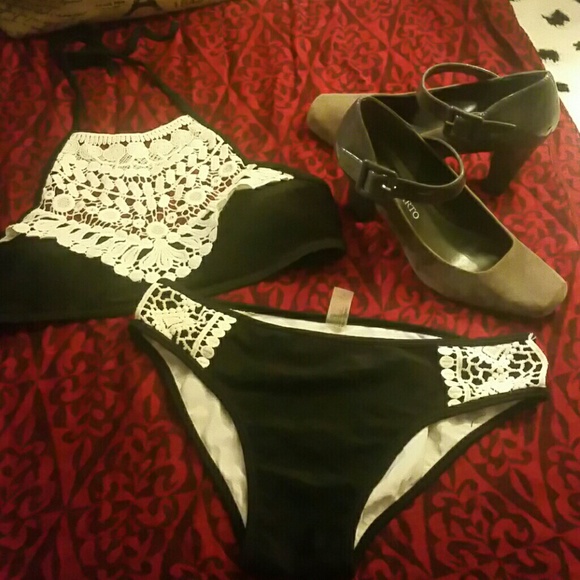 Shell  swimsuit exclusive with trim - Picture 4 of 5